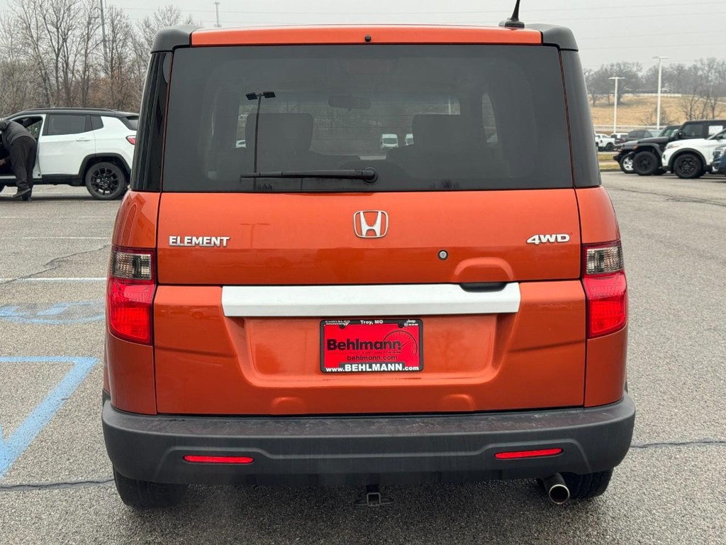 Honda Element Vehicle Full-screen Gallery Image 05