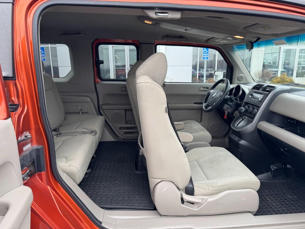 Honda Element Vehicle Full-screen Gallery Image 10
