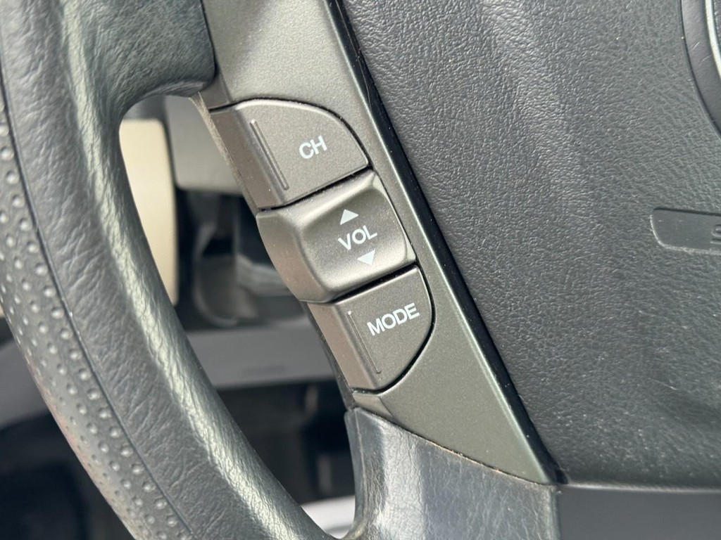 Honda Element Vehicle Full-screen Gallery Image 15