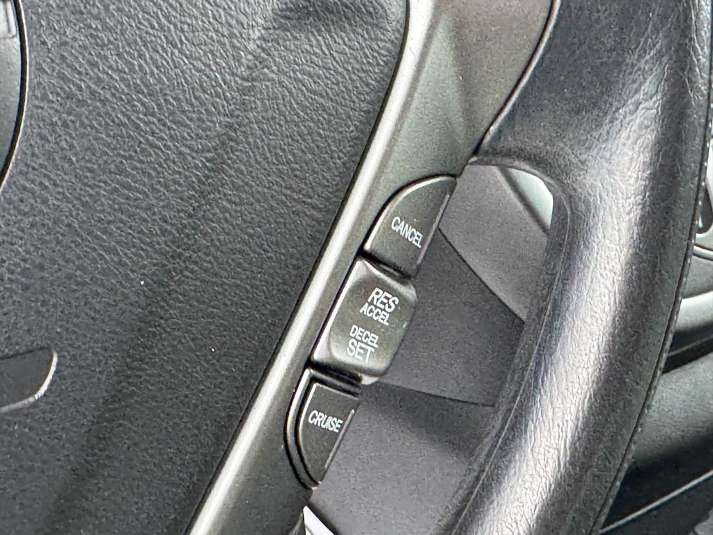 Honda Element Vehicle Full-screen Gallery Image 16