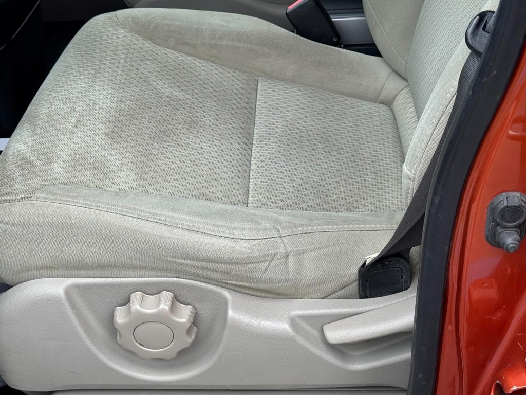 Honda Element Vehicle Full-screen Gallery Image 19