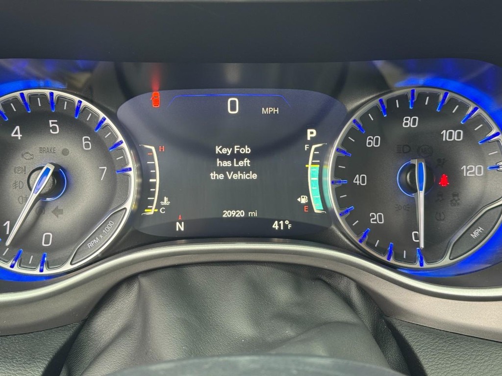 Chrysler Pacifica Vehicle Full-screen Gallery Image 18