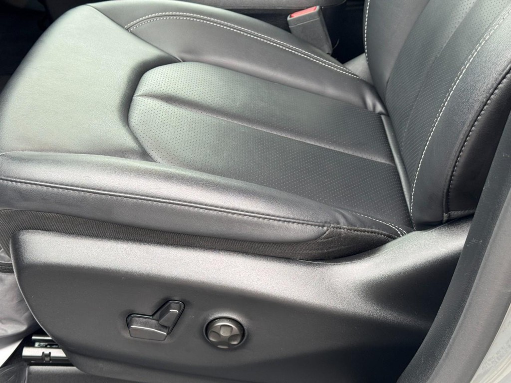 Chrysler Pacifica Vehicle Full-screen Gallery Image 22