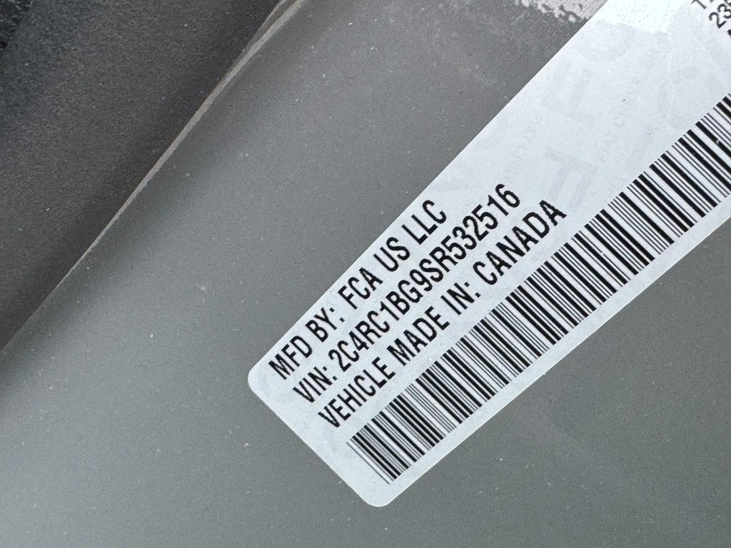 Chrysler Pacifica Vehicle Full-screen Gallery Image 23