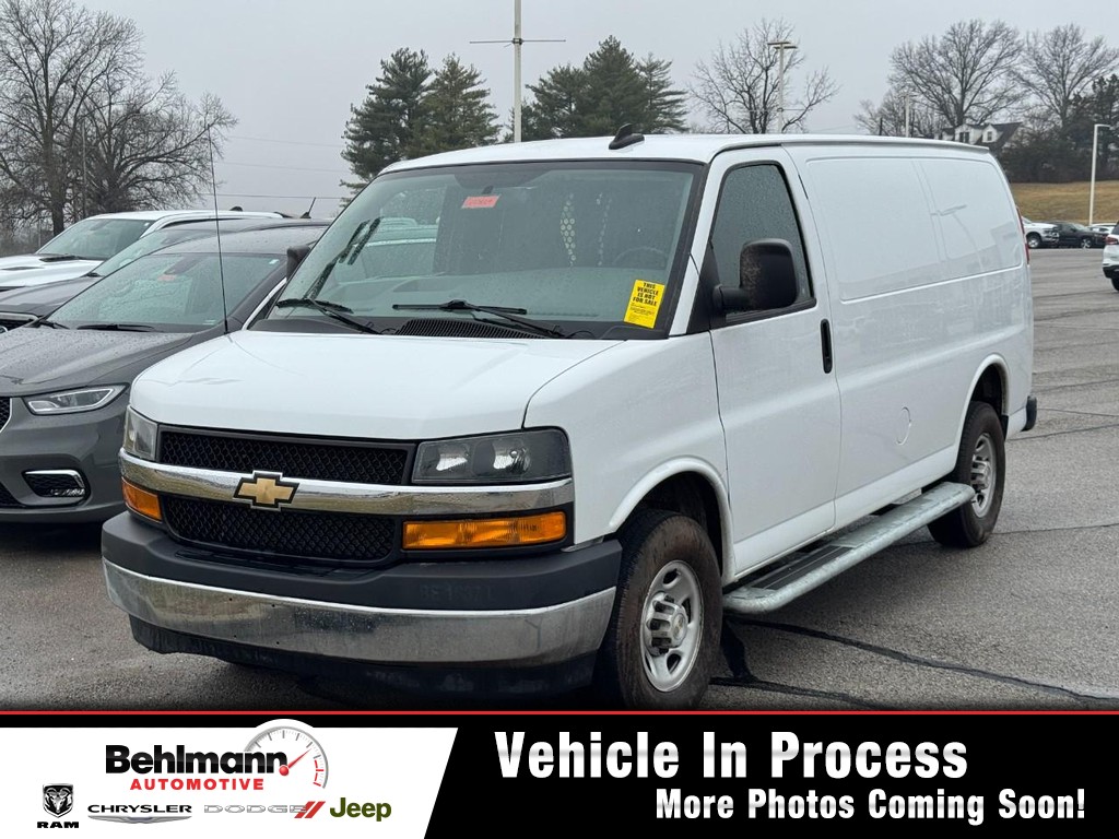 Chevrolet Express Cargo Van Vehicle Full-screen Gallery Image 01