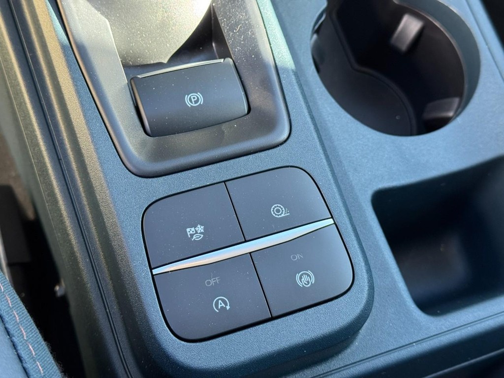 Ford Maverick Vehicle Full-screen Gallery Image 23