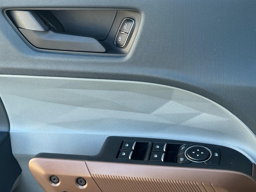 Ford Maverick Vehicle Full-screen Gallery Image 24