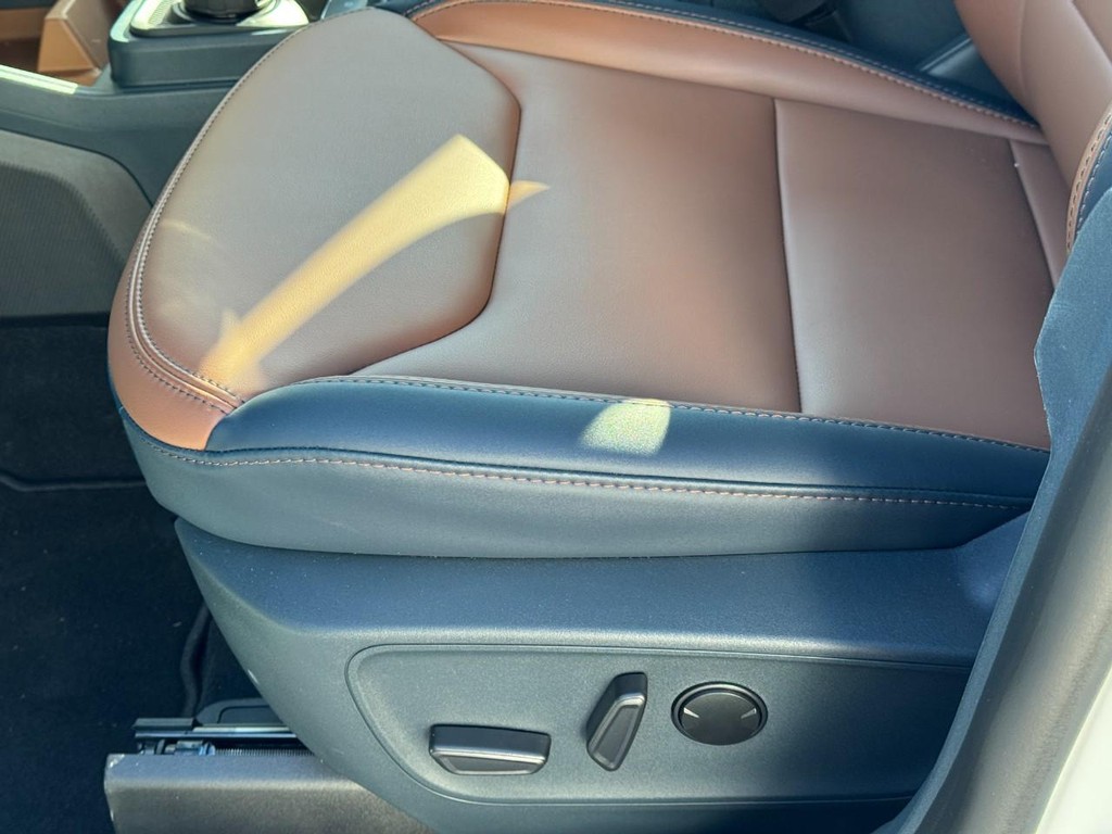 Ford Maverick Vehicle Full-screen Gallery Image 25