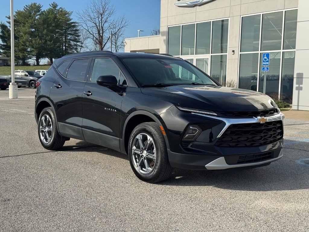 Chevrolet Blazer Vehicle Full-screen Gallery Image 02