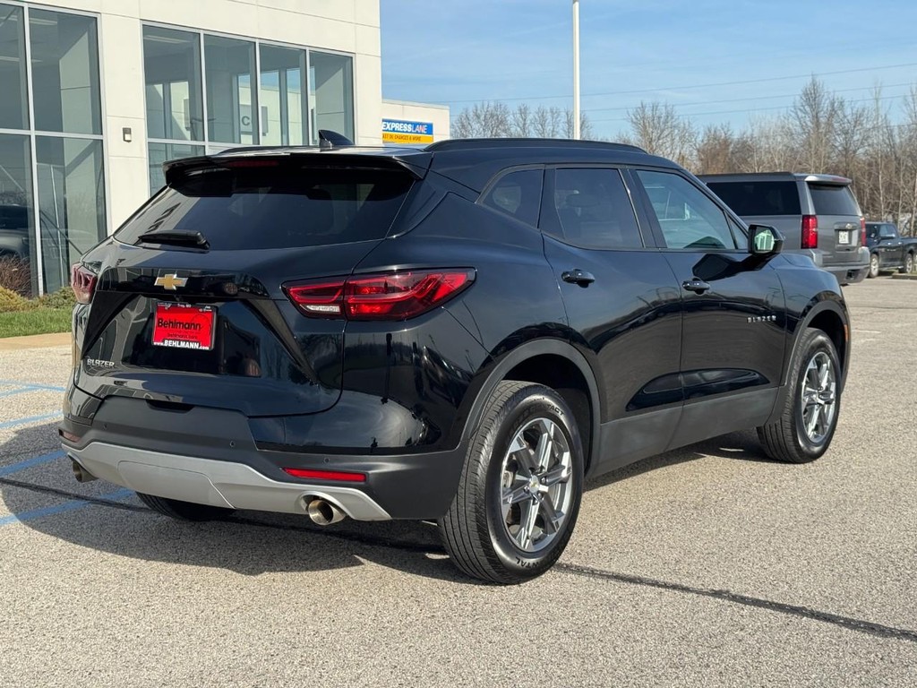 Chevrolet Blazer Vehicle Full-screen Gallery Image 03