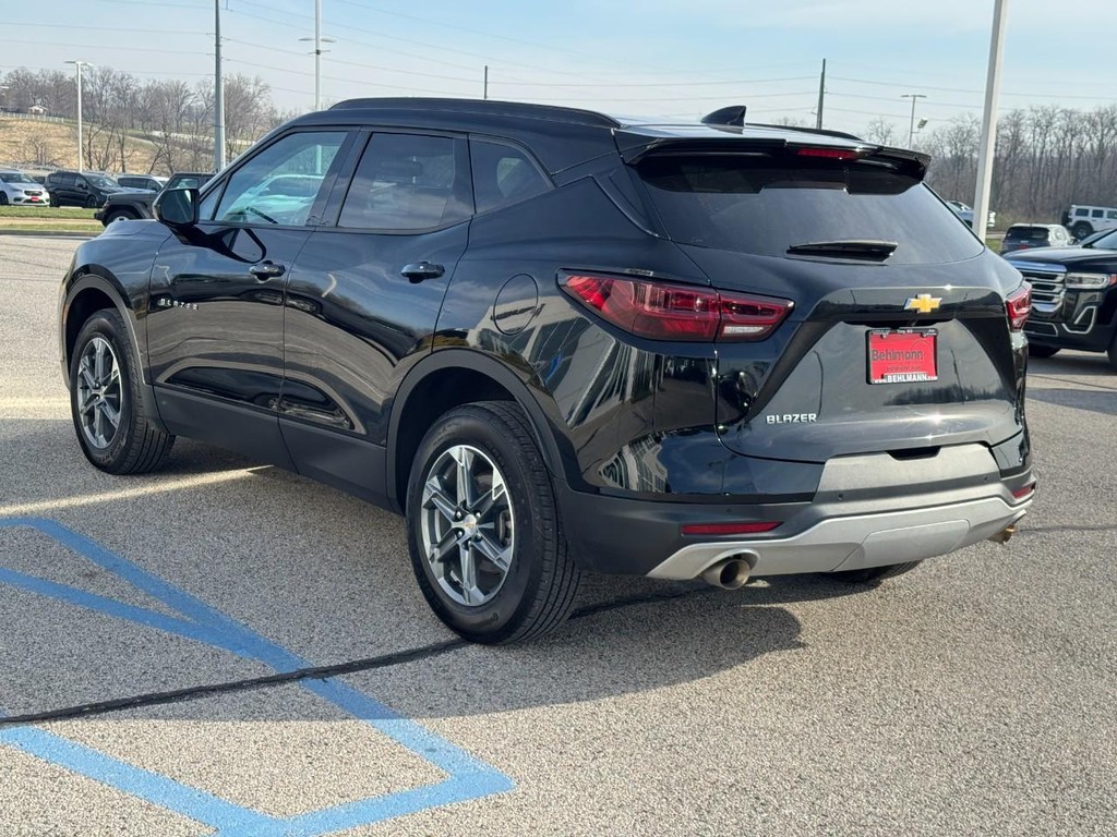 Chevrolet Blazer Vehicle Full-screen Gallery Image 06