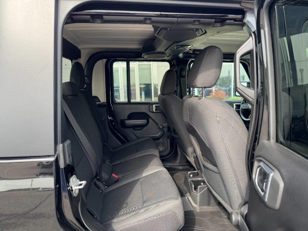 Jeep Gladiator Vehicle Full-screen Gallery Image 10