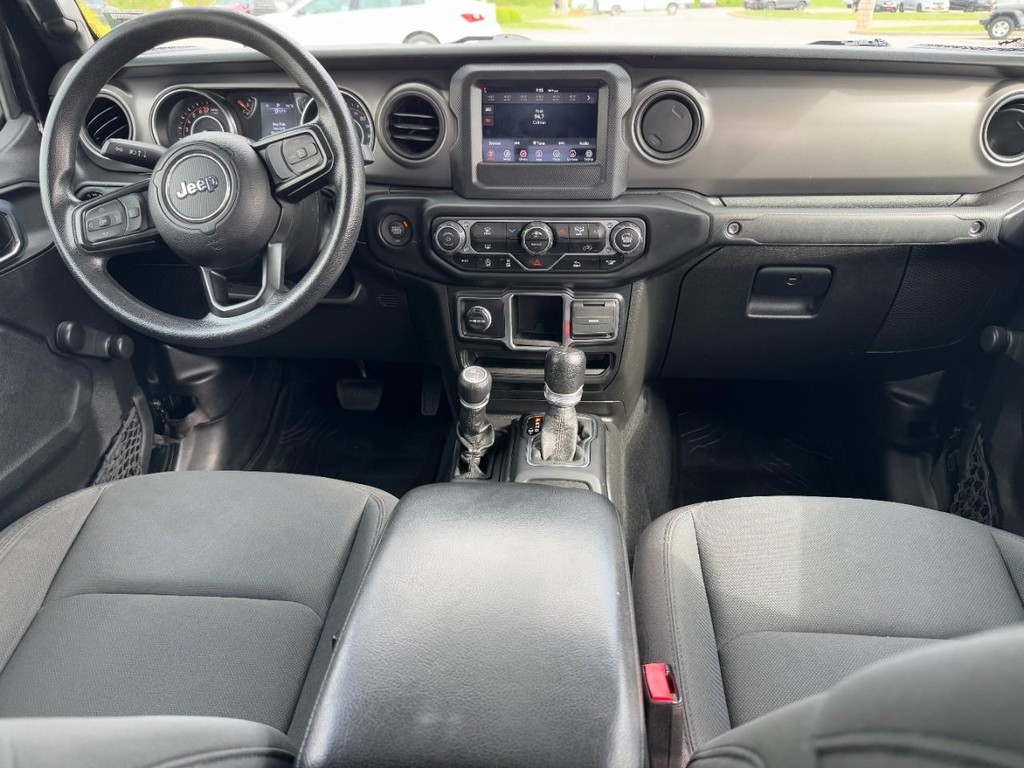 Jeep Gladiator Vehicle Full-screen Gallery Image 11