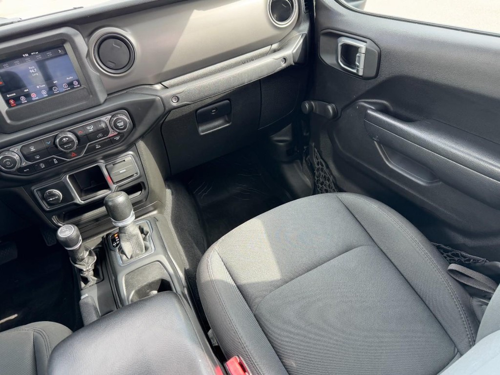 Jeep Gladiator Vehicle Full-screen Gallery Image 15