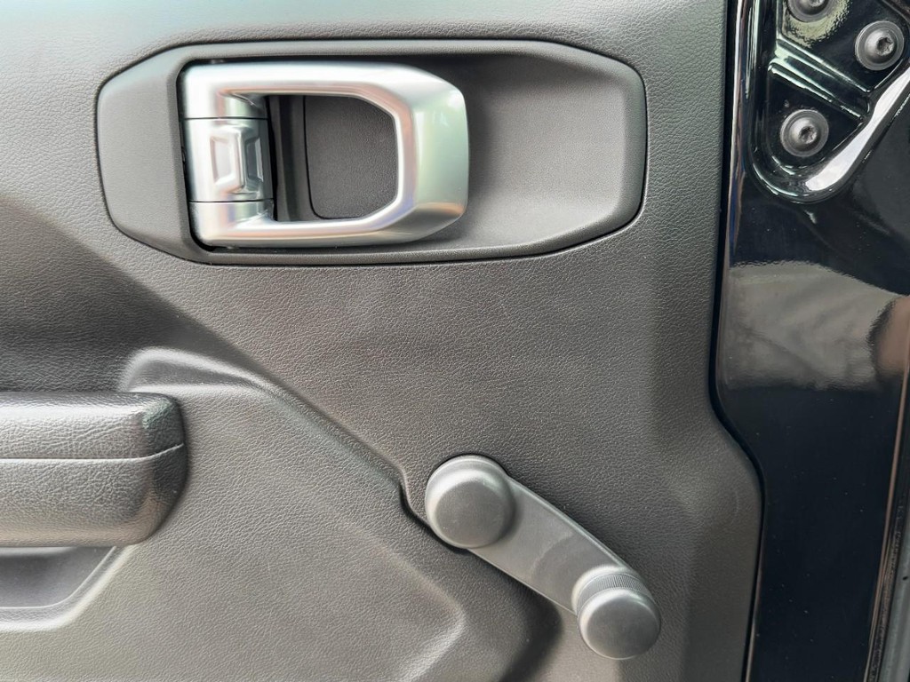 Jeep Gladiator Vehicle Full-screen Gallery Image 21