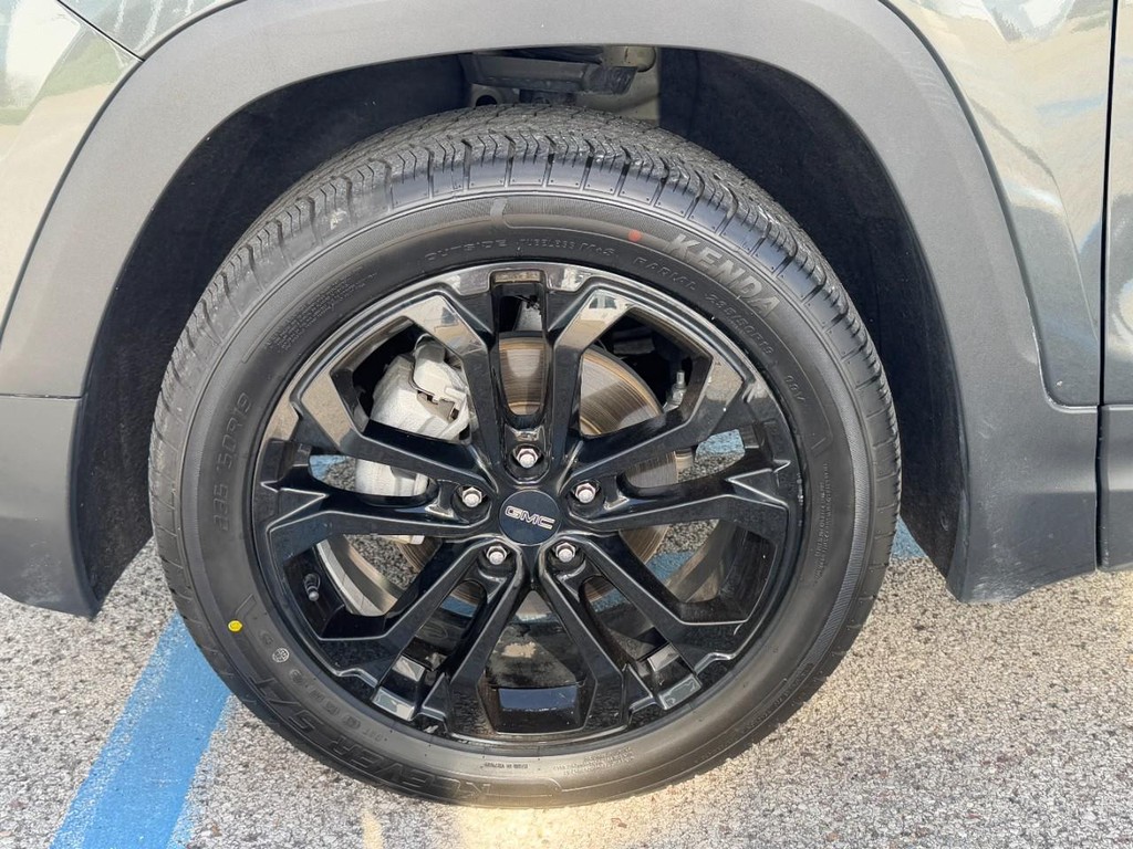 GMC Terrain Vehicle Full-screen Gallery Image 04