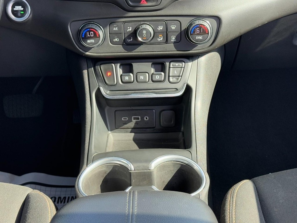 GMC Terrain Vehicle Full-screen Gallery Image 11