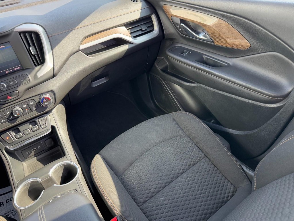 GMC Terrain Vehicle Full-screen Gallery Image 12