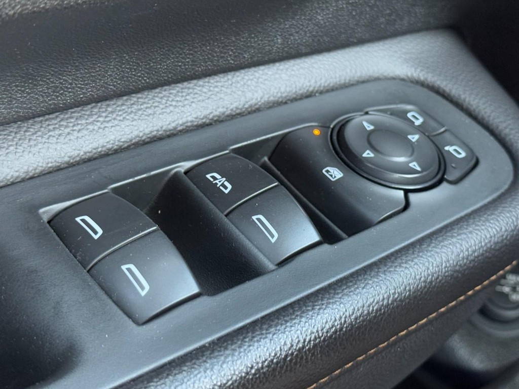 GMC Terrain Vehicle Full-screen Gallery Image 19