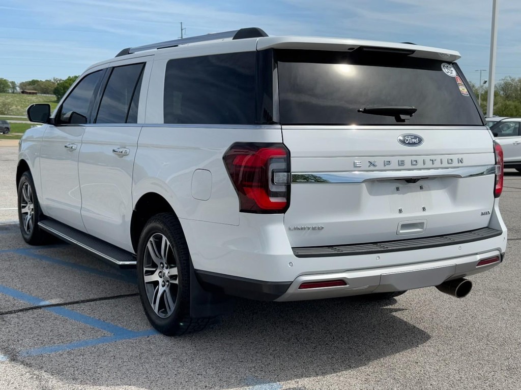 Ford Expedition Max Vehicle Full-screen Gallery Image 06
