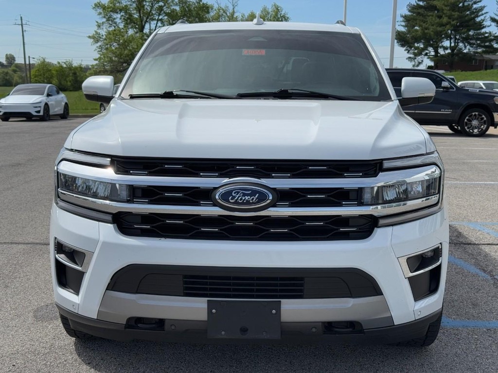 Ford Expedition Max Vehicle Full-screen Gallery Image 09