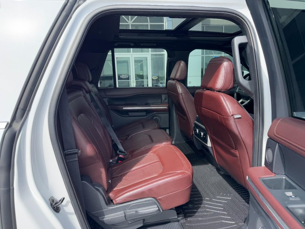 Ford Expedition Max Vehicle Full-screen Gallery Image 10