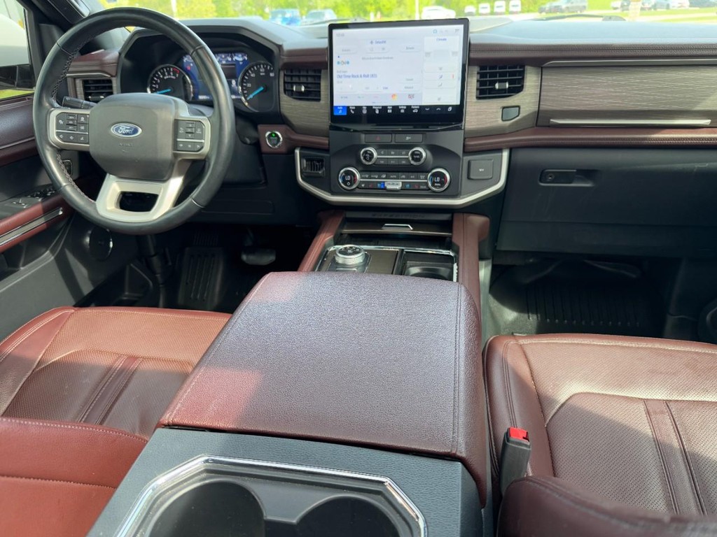 Ford Expedition Max Vehicle Full-screen Gallery Image 12