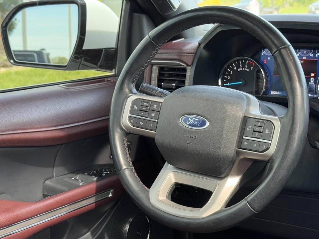 Ford Expedition Max Vehicle Full-screen Gallery Image 13