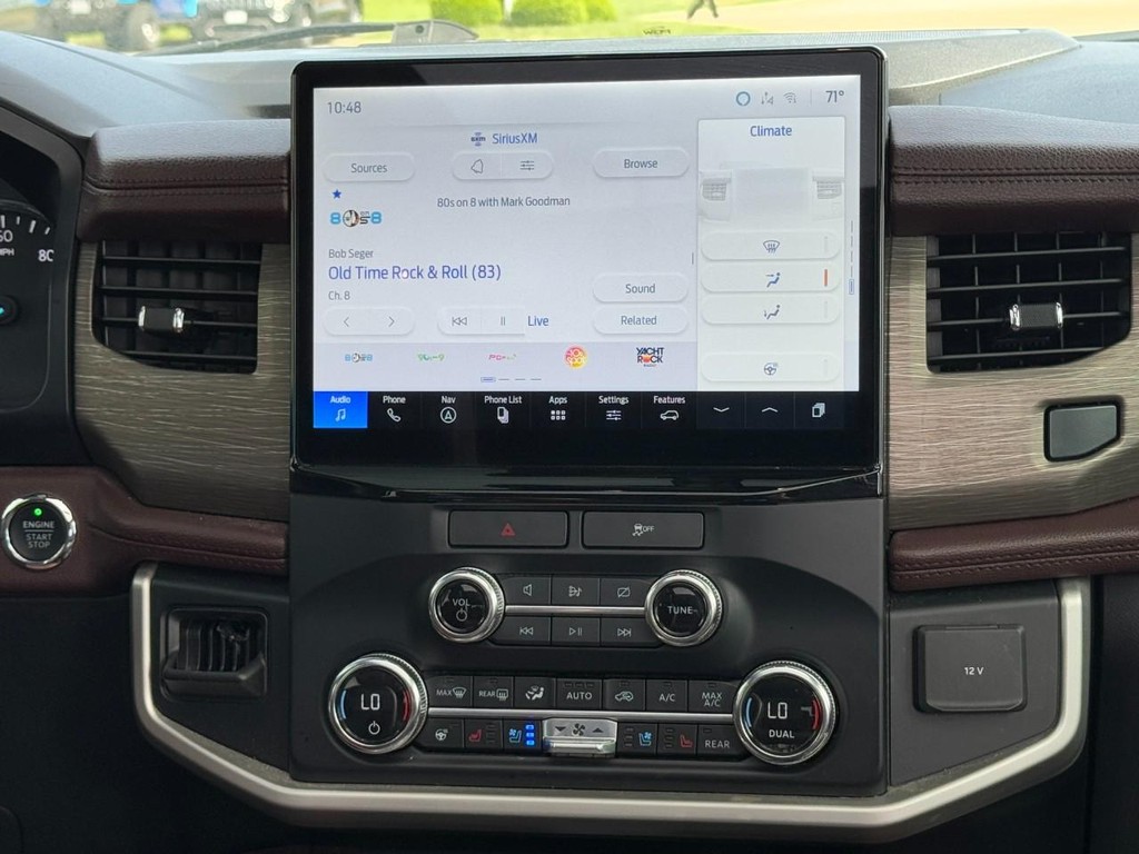 Ford Expedition Max Vehicle Full-screen Gallery Image 14