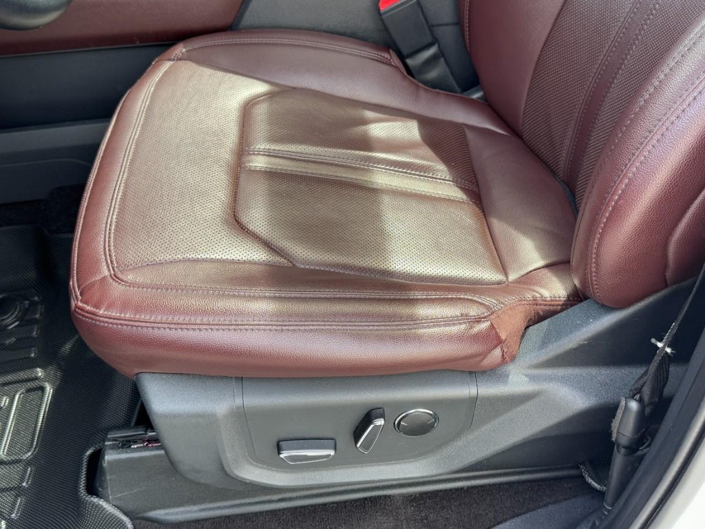 Ford Expedition Max Vehicle Full-screen Gallery Image 26