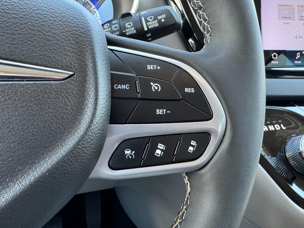 Chrysler Pacifica Vehicle Full-screen Gallery Image 19