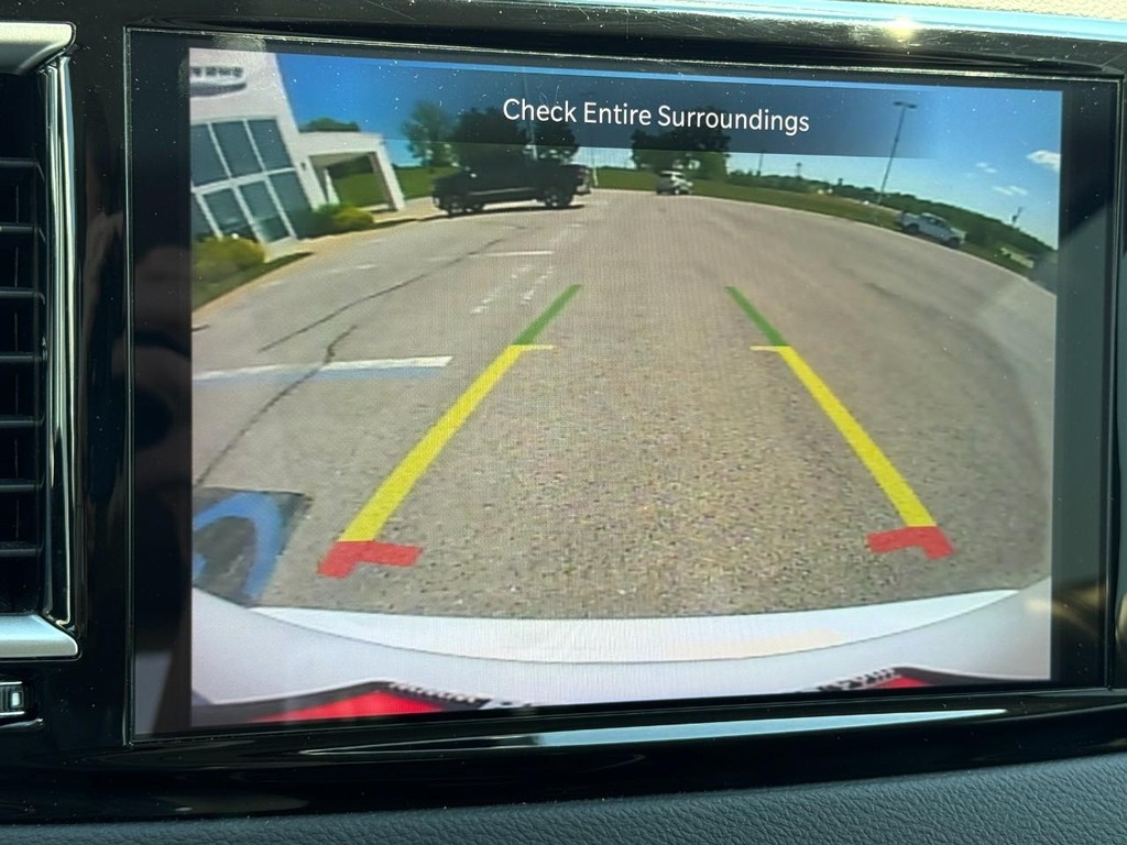 Chrysler Pacifica Vehicle Full-screen Gallery Image 24