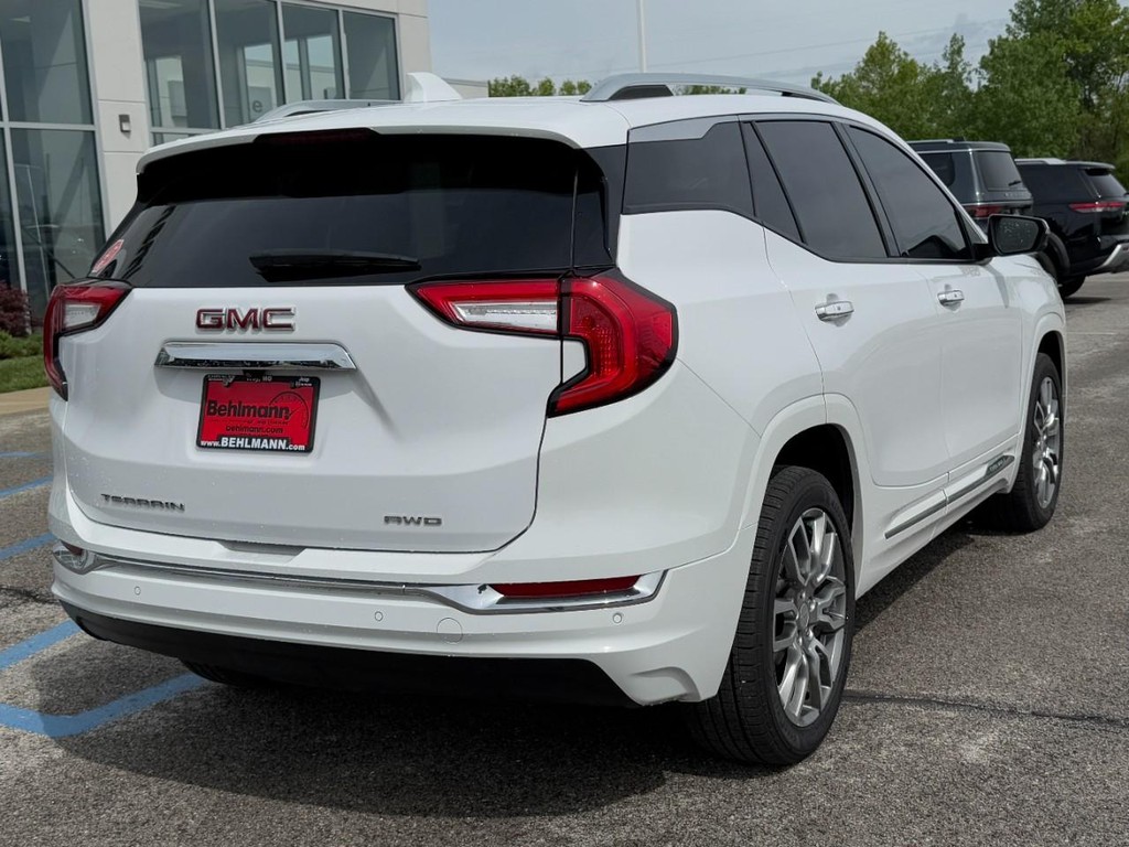 GMC Terrain Vehicle Full-screen Gallery Image 03