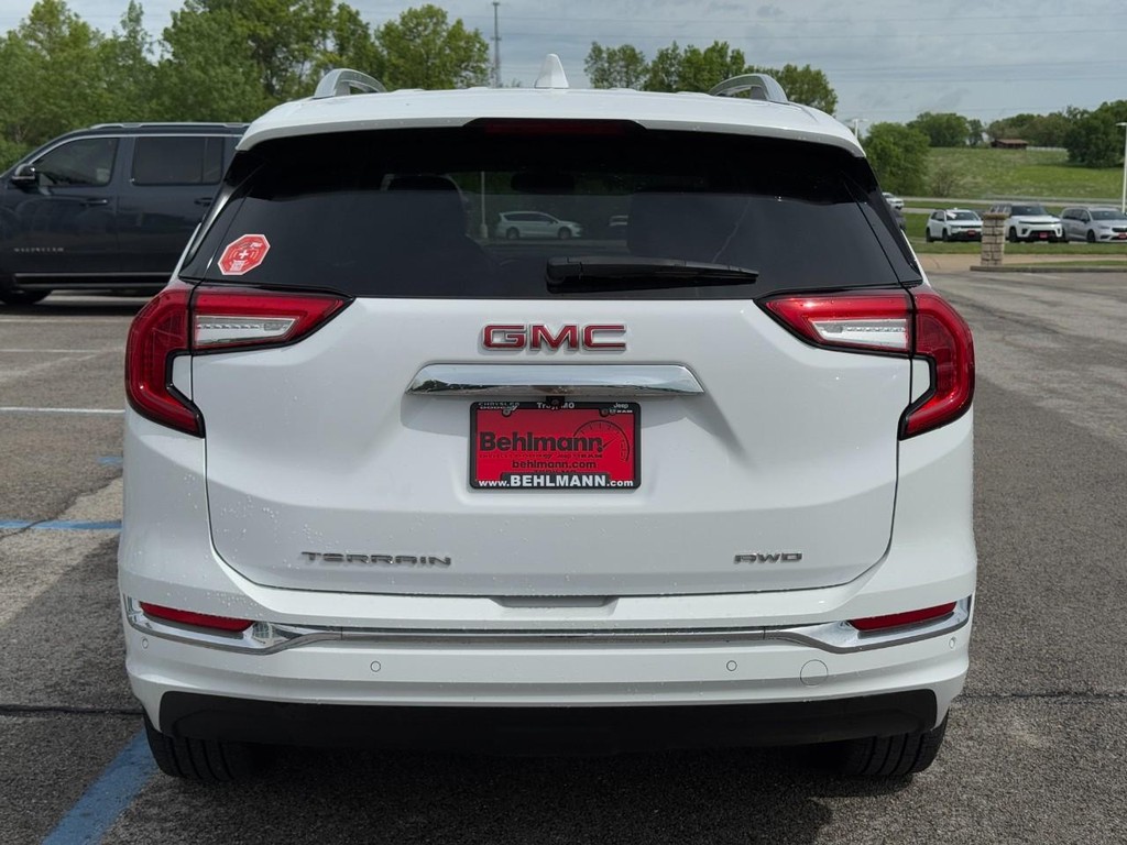 GMC Terrain Vehicle Full-screen Gallery Image 04