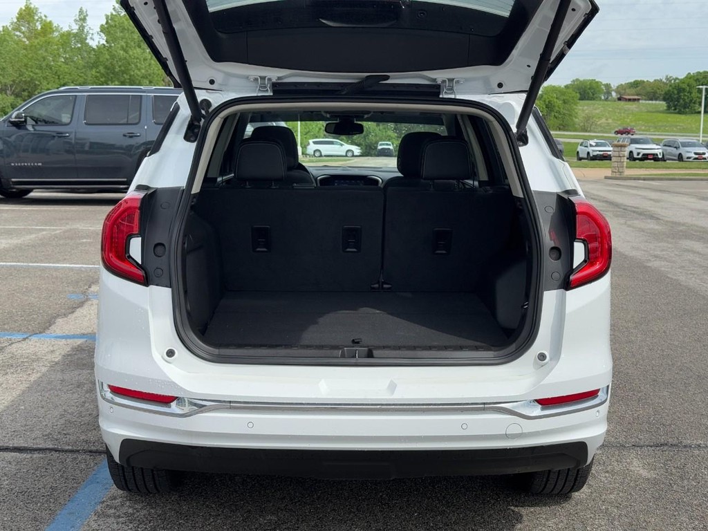 GMC Terrain Vehicle Full-screen Gallery Image 05
