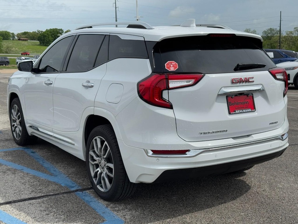 GMC Terrain Vehicle Full-screen Gallery Image 06
