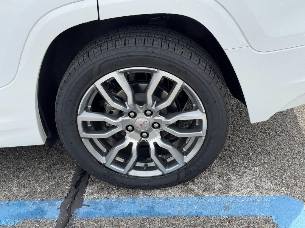 GMC Terrain Vehicle Full-screen Gallery Image 07
