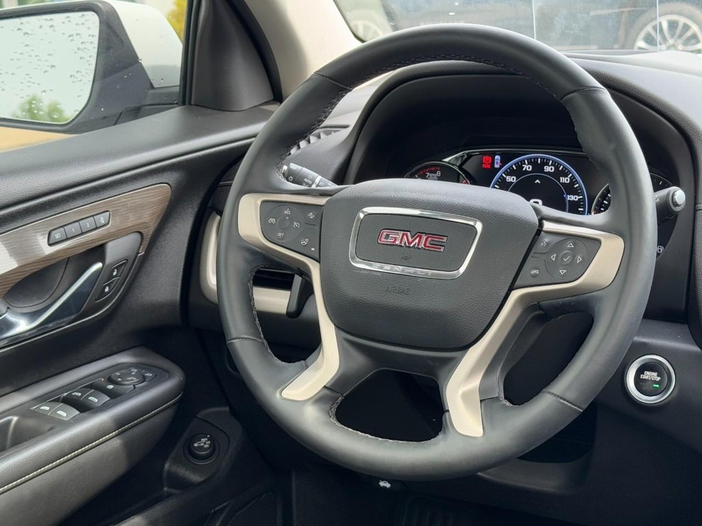 GMC Terrain Vehicle Full-screen Gallery Image 12