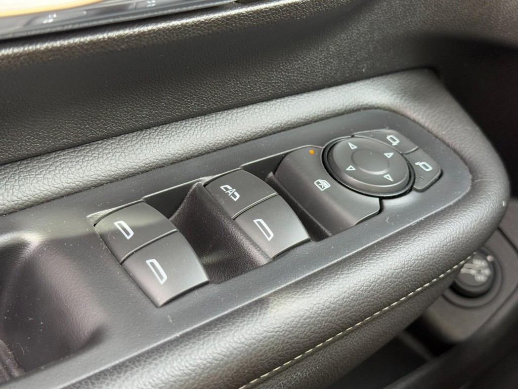 GMC Terrain Vehicle Full-screen Gallery Image 24