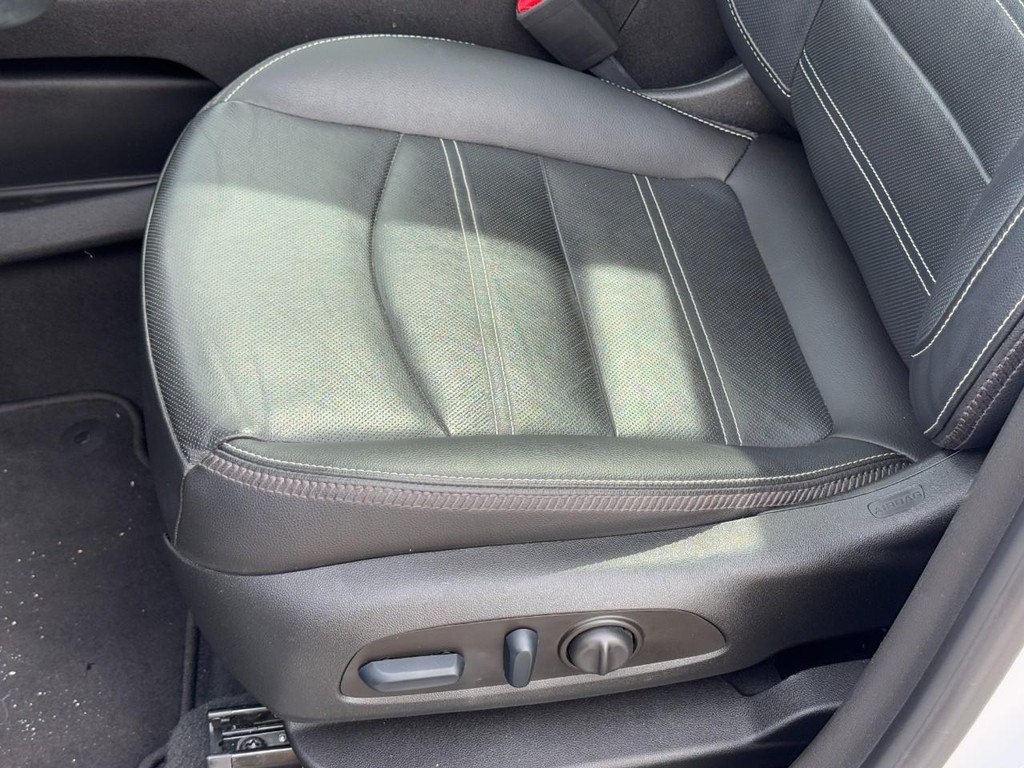 GMC Terrain Vehicle Full-screen Gallery Image 25