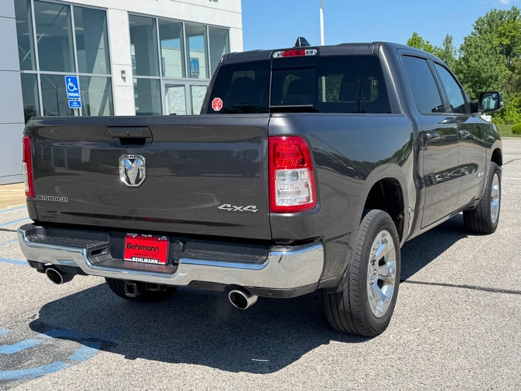View vehicle photo 4