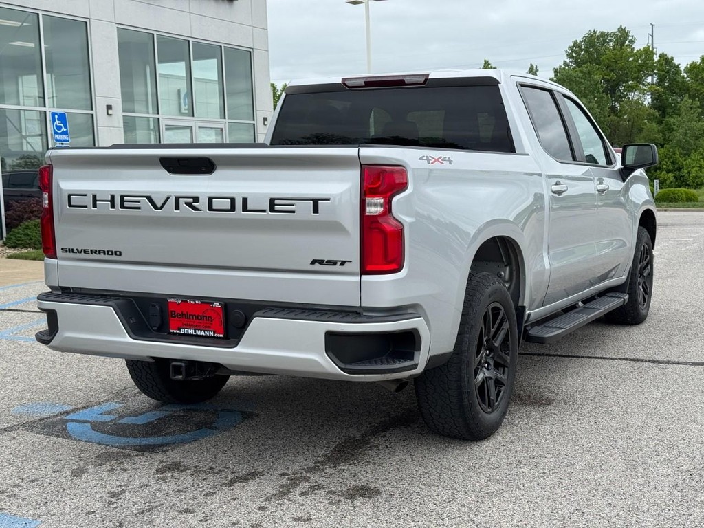 Chevrolet Silverado 1500 Vehicle Full-screen Gallery Image 03