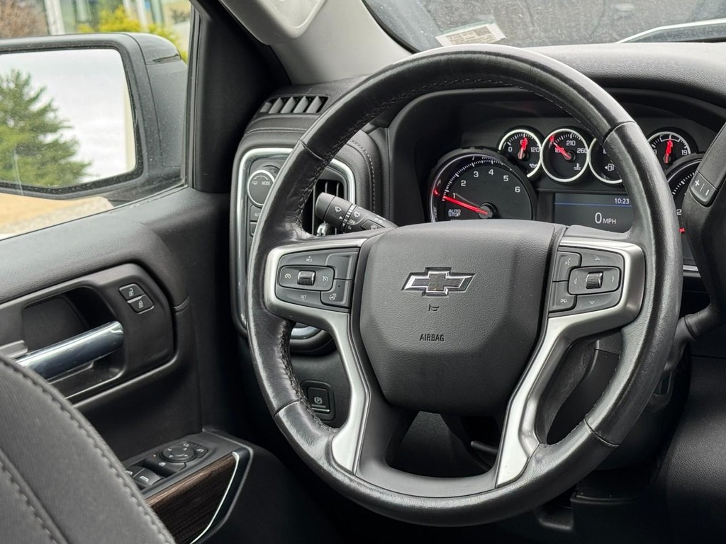 Chevrolet Silverado 1500 Vehicle Full-screen Gallery Image 12