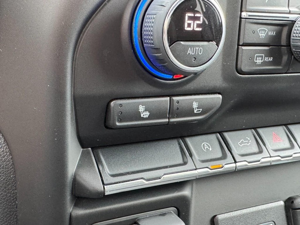 Chevrolet Silverado 1500 Vehicle Full-screen Gallery Image 21