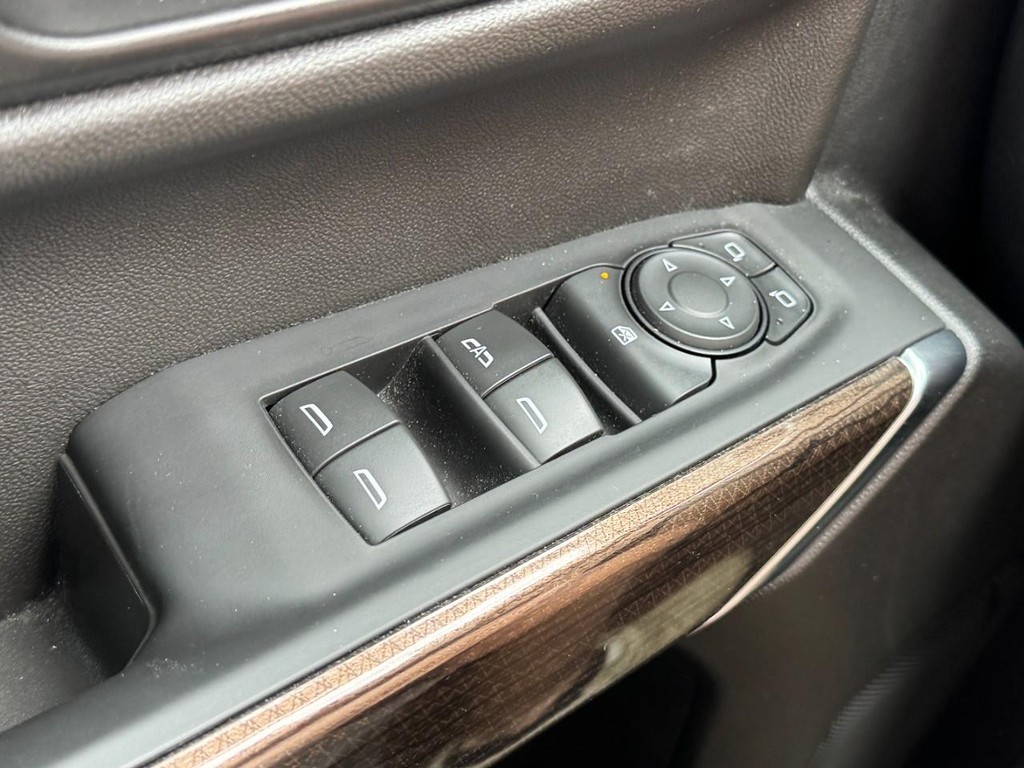 Chevrolet Silverado 1500 Vehicle Full-screen Gallery Image 23
