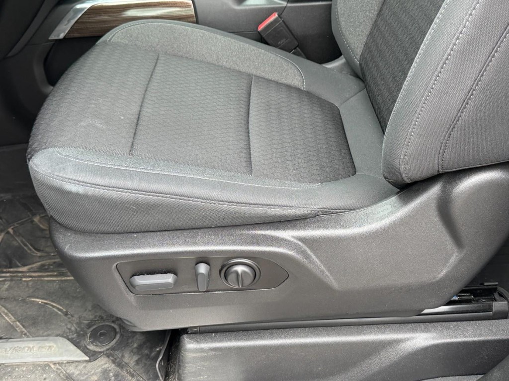 Chevrolet Silverado 1500 Vehicle Full-screen Gallery Image 24