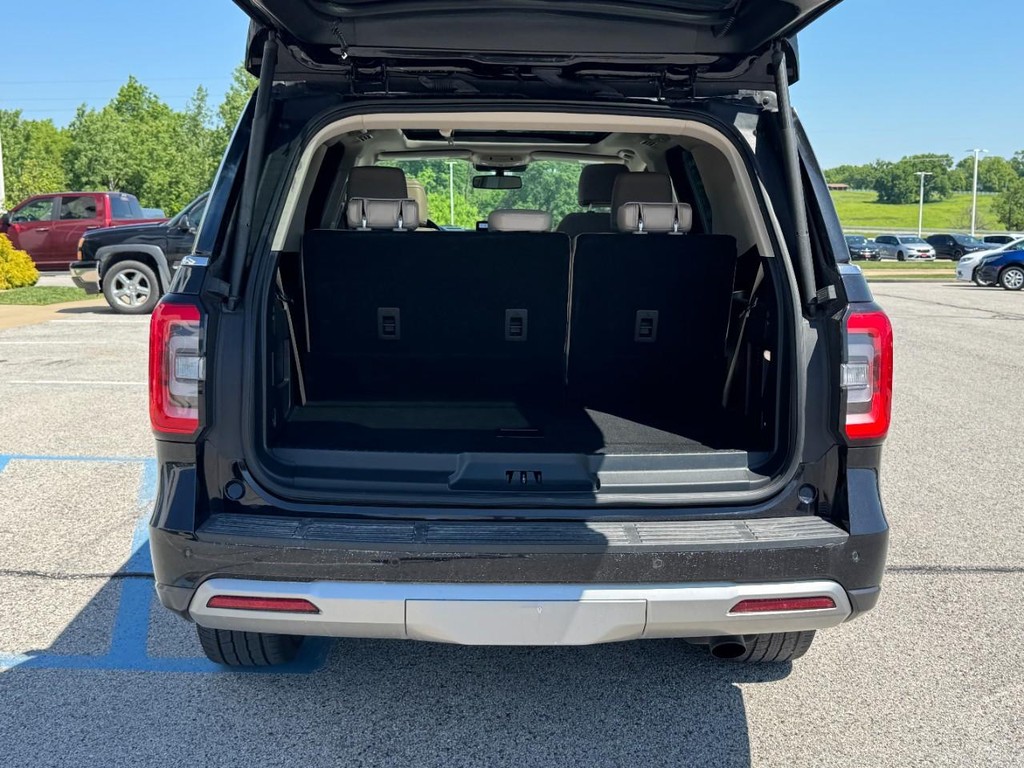 Ford Expedition Vehicle Full-screen Gallery Image 05