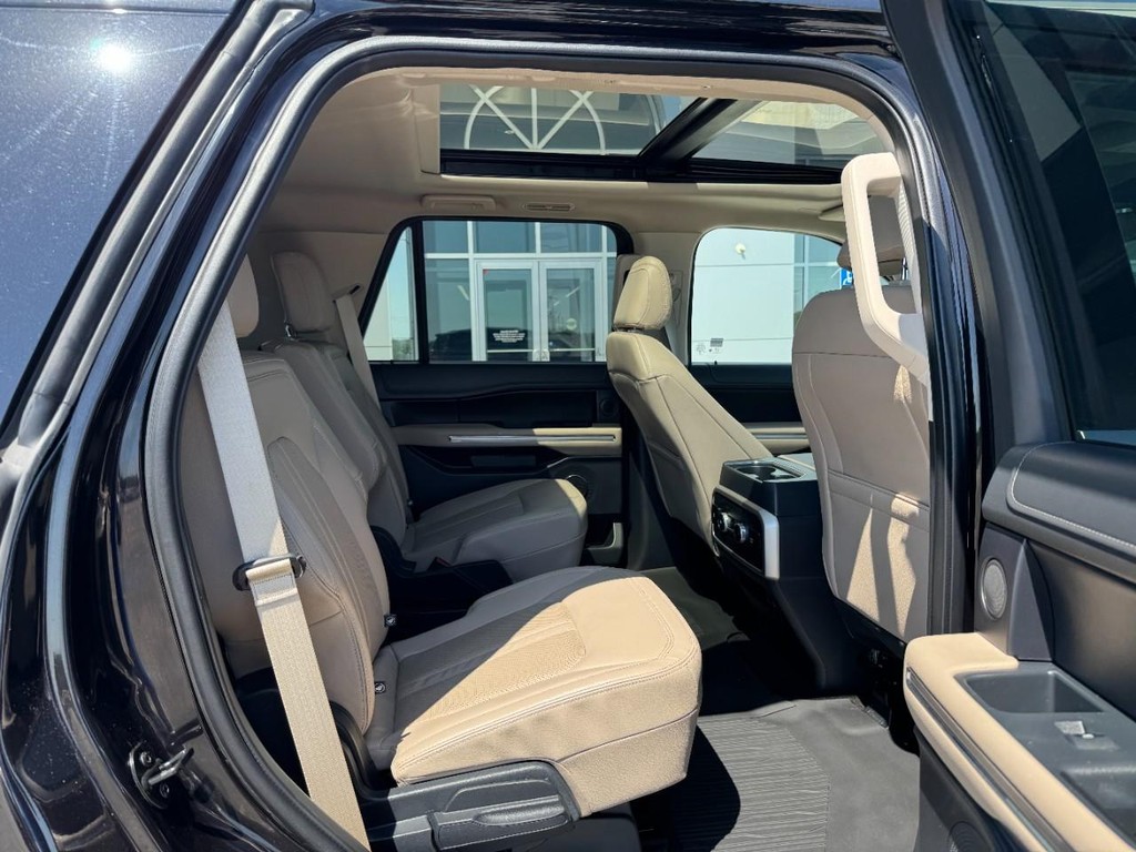 Ford Expedition Vehicle Full-screen Gallery Image 10