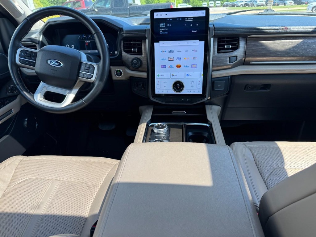 Ford Expedition Vehicle Full-screen Gallery Image 12