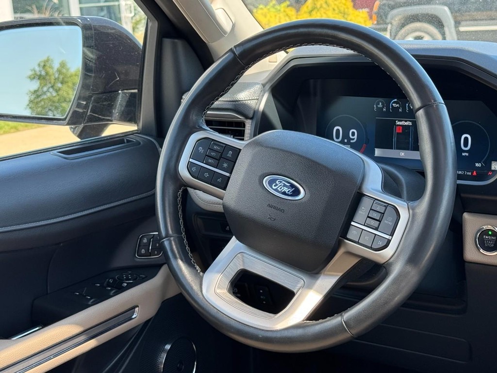 Ford Expedition Vehicle Full-screen Gallery Image 13